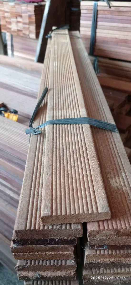 Decking Kayu Dinding